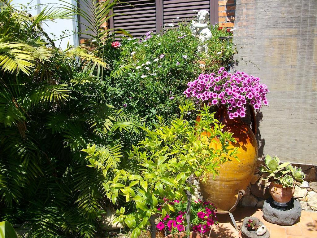 Holidaysora Taormina - Il Giardino Di Graziella エクステリア 写真